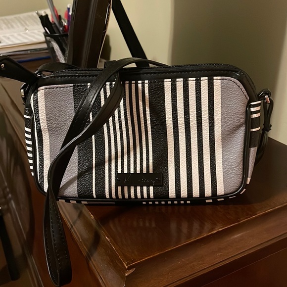 Vera Bradley Handbags - Vera Bradley small crossbody